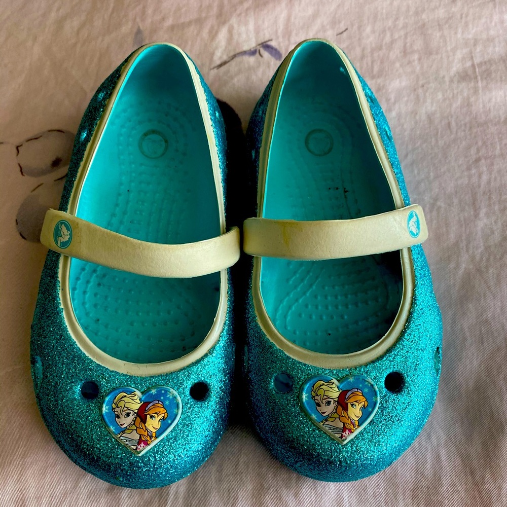 Crocs Glittery Frozen with Ana And Elsa ❄️